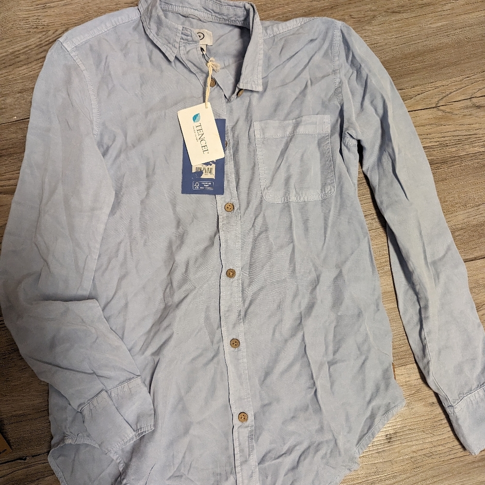 NWTs Tentree collared shirt, size xs, relaxed fit